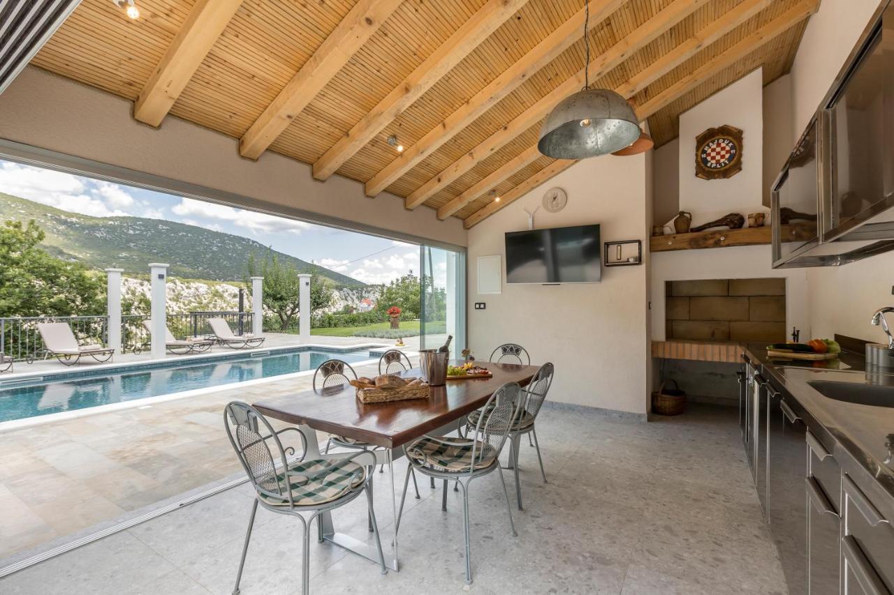 Villa Grey Stone Gata Екстер'єр фото